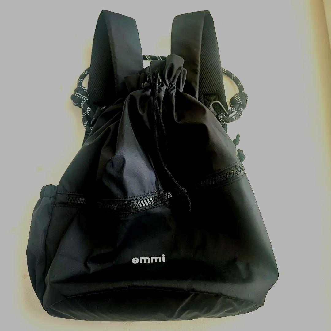 emmi エミ　撥水 emmiロゴマルチバックパック　黒　ブラック