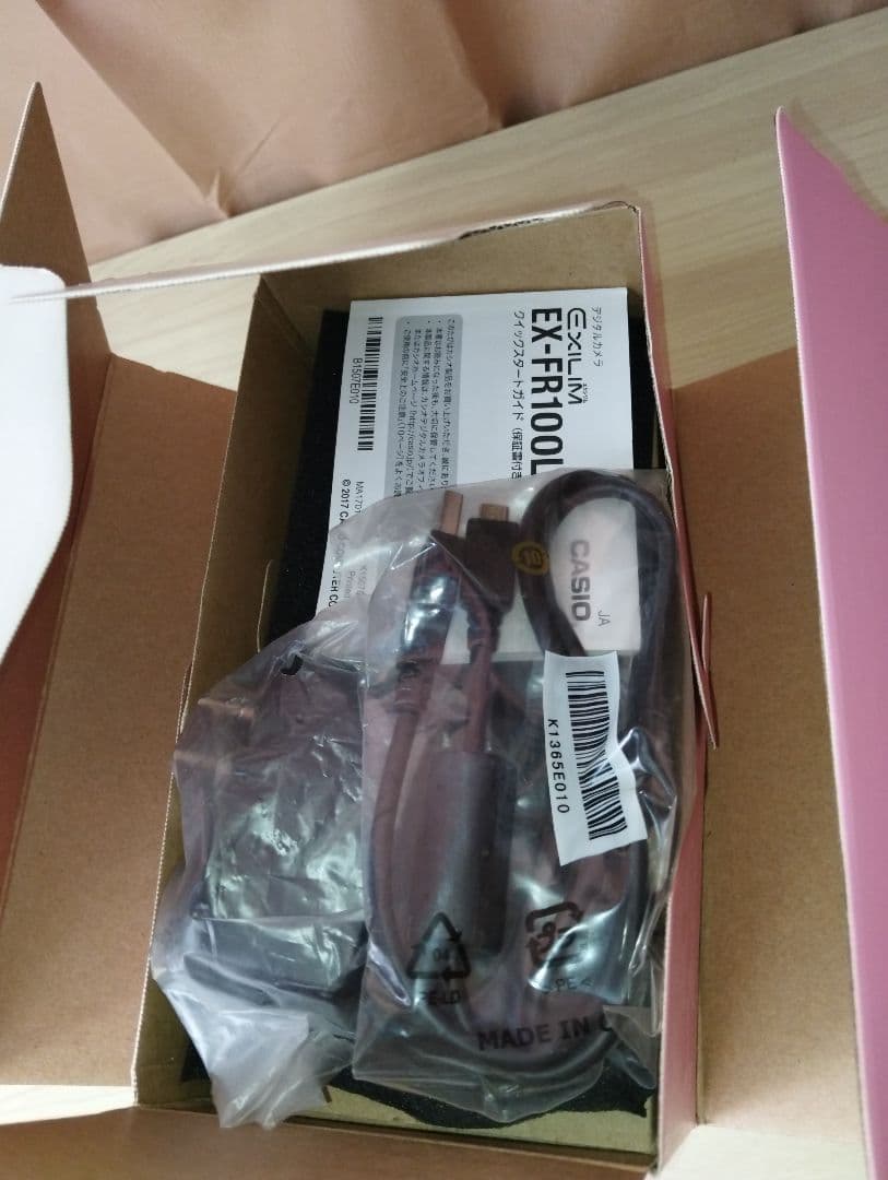 未使用　CASIO EXILIM EX-FR100L PK ピンク デジカメ