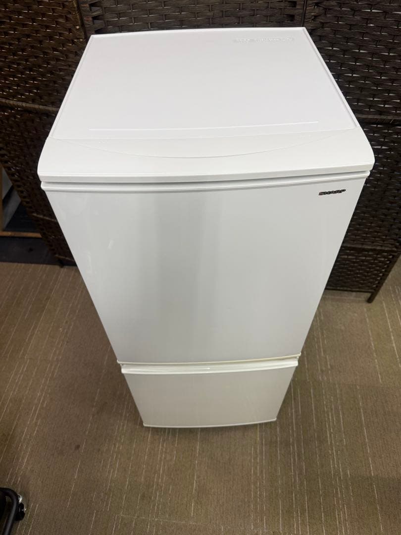 【洗浄消毒作業済】SHARP 137L 冷凍冷蔵庫　SJ-DA14D-W