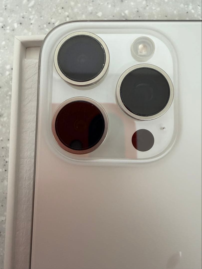 iPhone 15 Pro Max ホワイトチタニウム 256GB