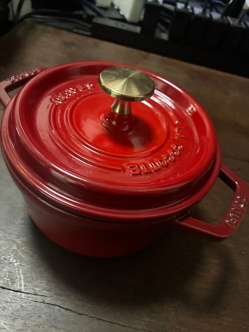 STAUB 赤いココット 鍋　16cm幅　ゴールドノブ