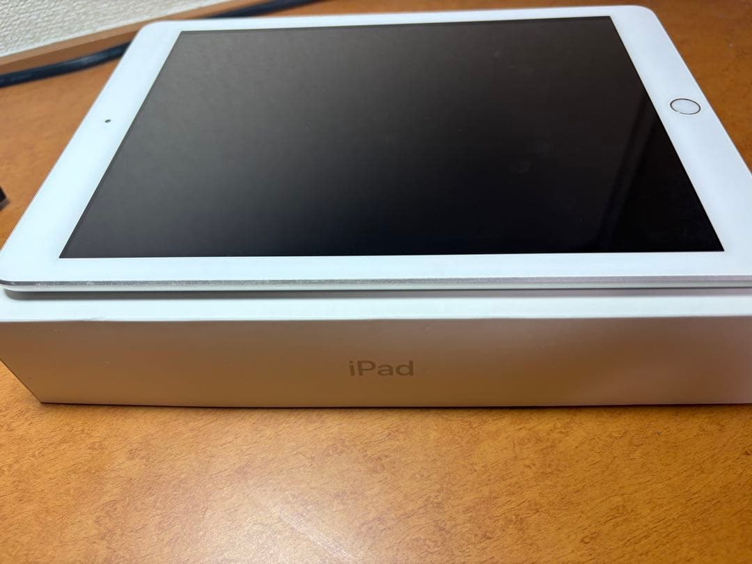 iPad WiFi 32GB シルバー（第6世代）