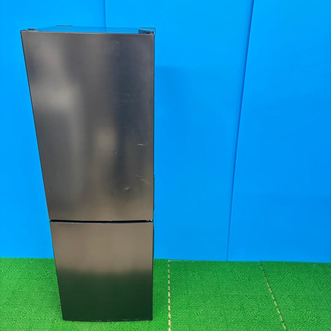 607 大きめサイズ　冷蔵庫　100L強　小型　一人暮らし　右開き　2ドア　黒色