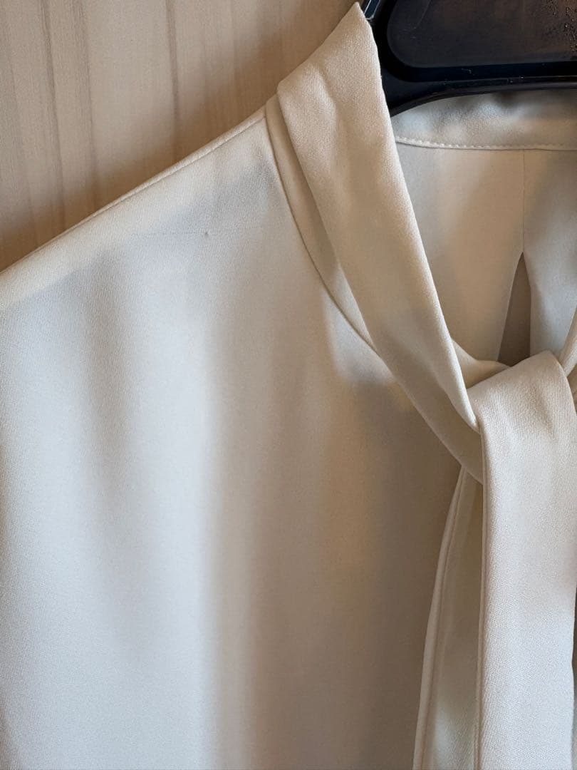 新品　theory luxeセオリーリュクス　アイボリー ボウタイブラウス36