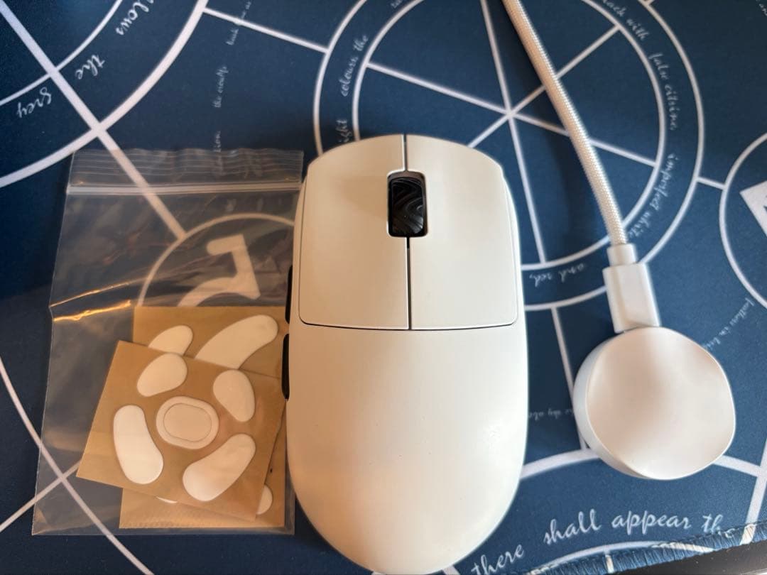 Scyrox V8 ホワイト