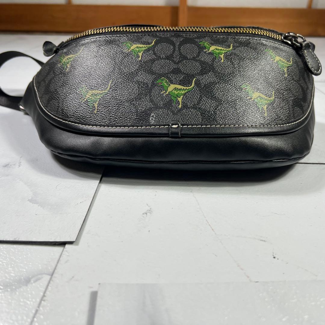 希少 COACH コーチ レキシー ボディーバッグ シグネチャー メンズ