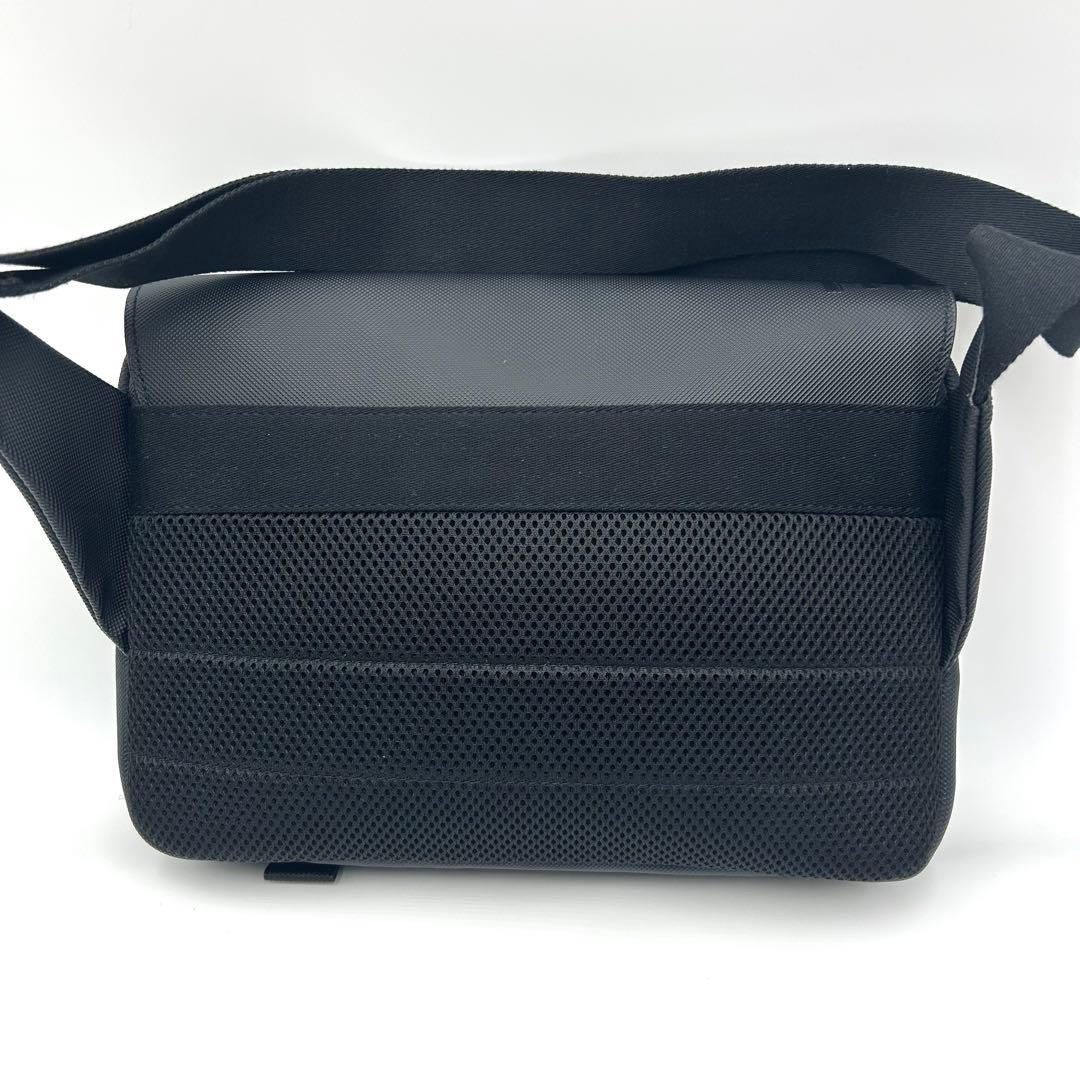 【極美品】LACOSTE メッセンジャーバッグ 黒