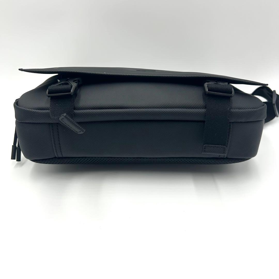 【極美品】LACOSTE メッセンジャーバッグ 黒