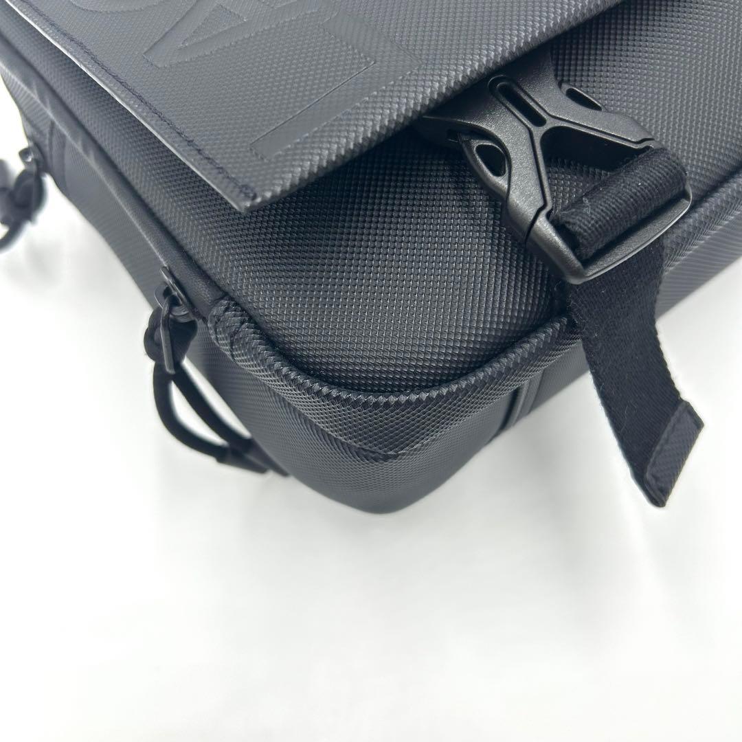 【極美品】LACOSTE メッセンジャーバッグ 黒