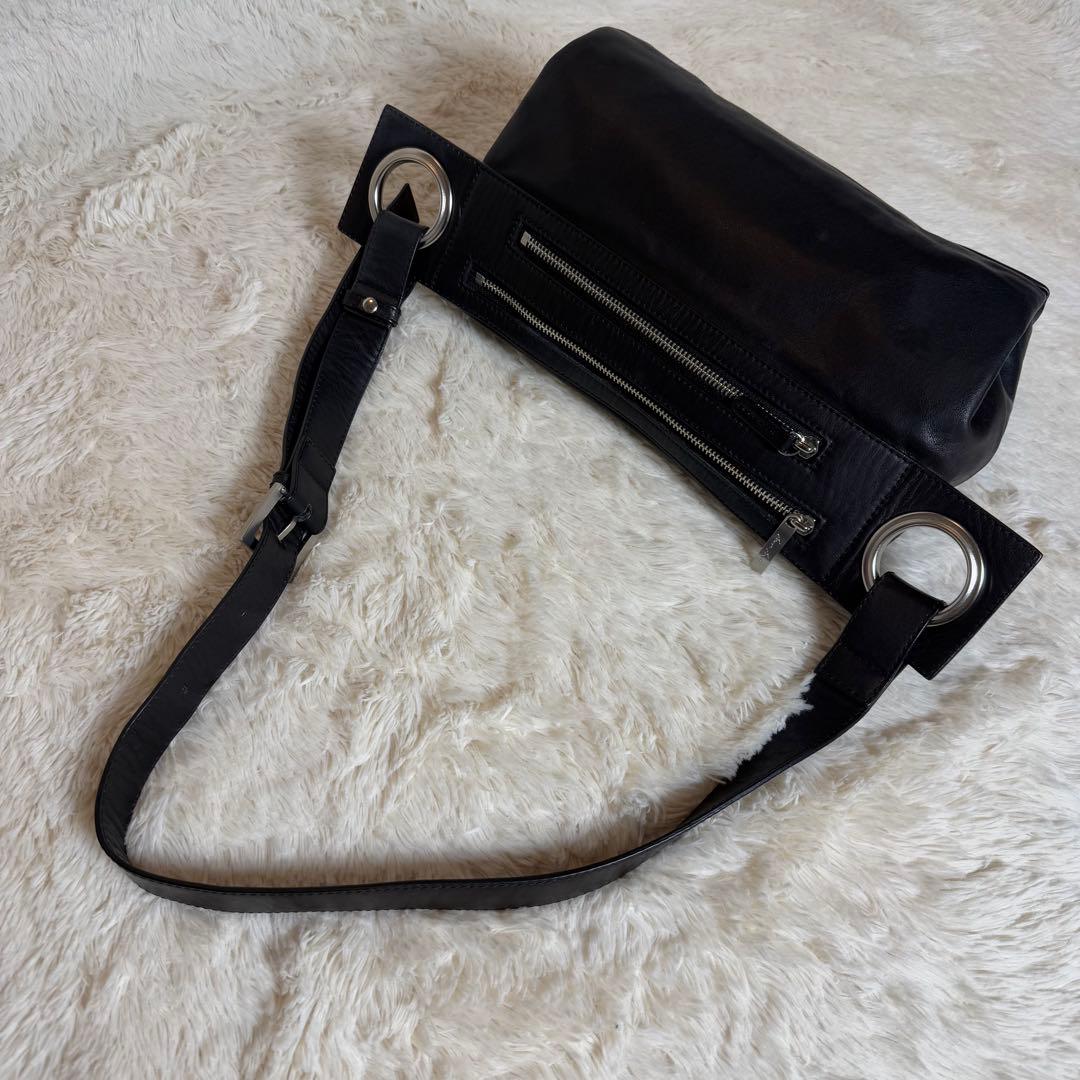 美品　kawa-kawa カワカワ　レザー　ボディバッグ　斜めがけ　肩掛け　金具