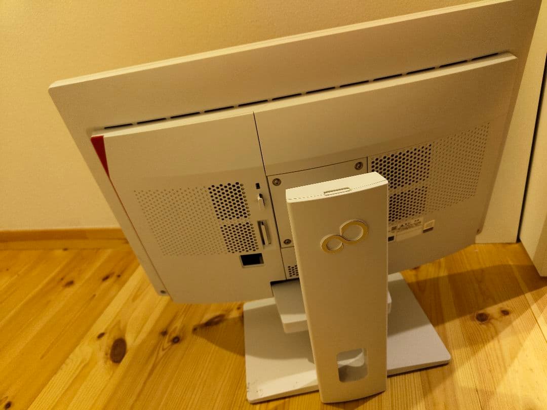 ダ*グ様 富士通　ESPRIMO 　一体型　メモリ8GB Corei3 Wind