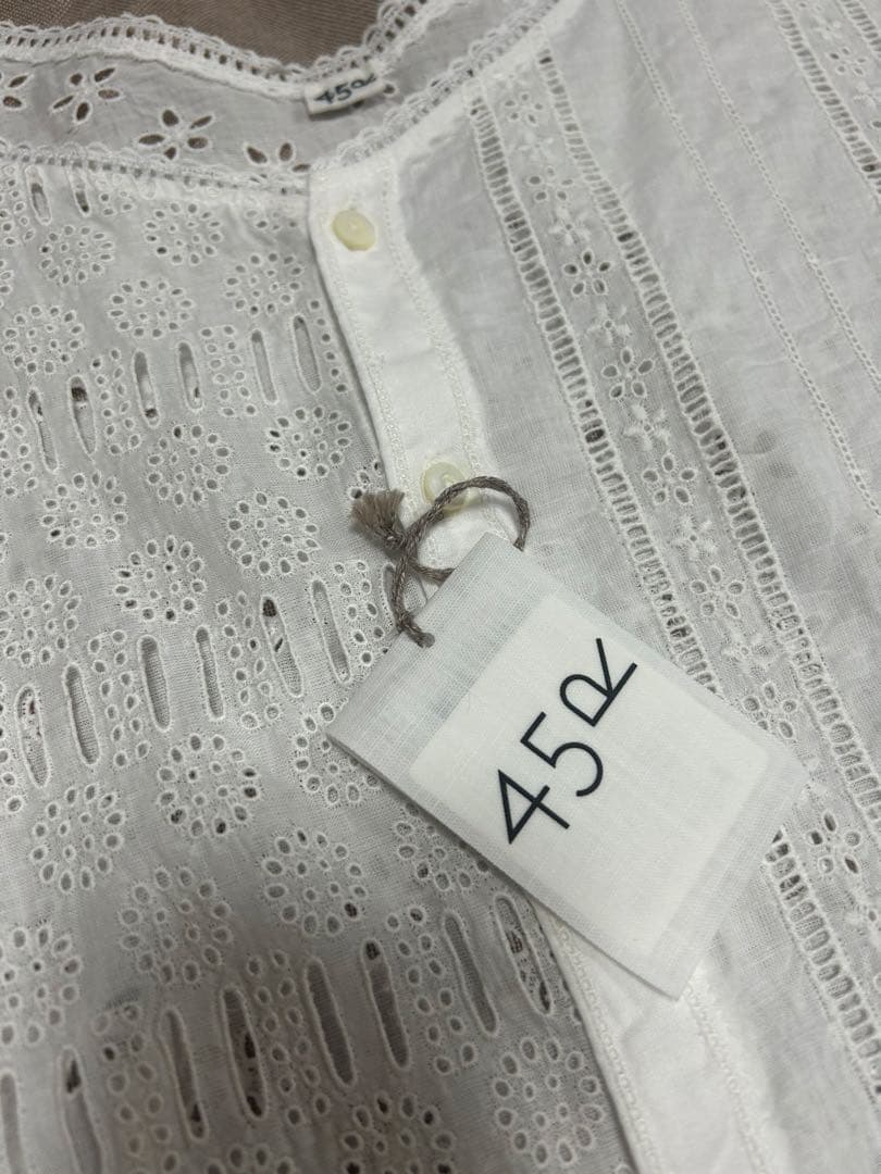 45R フォーティファイブアール　　 度甘平のカットワークキャミソール