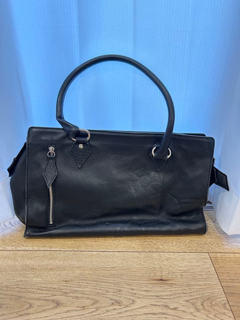 ヴィヴァンウエストウッド　型押しレザーバッグ