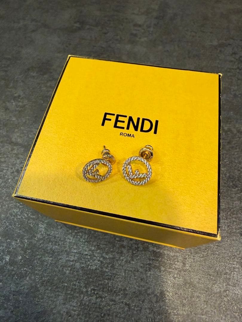 FENDI ゴールド ロゴピアス
