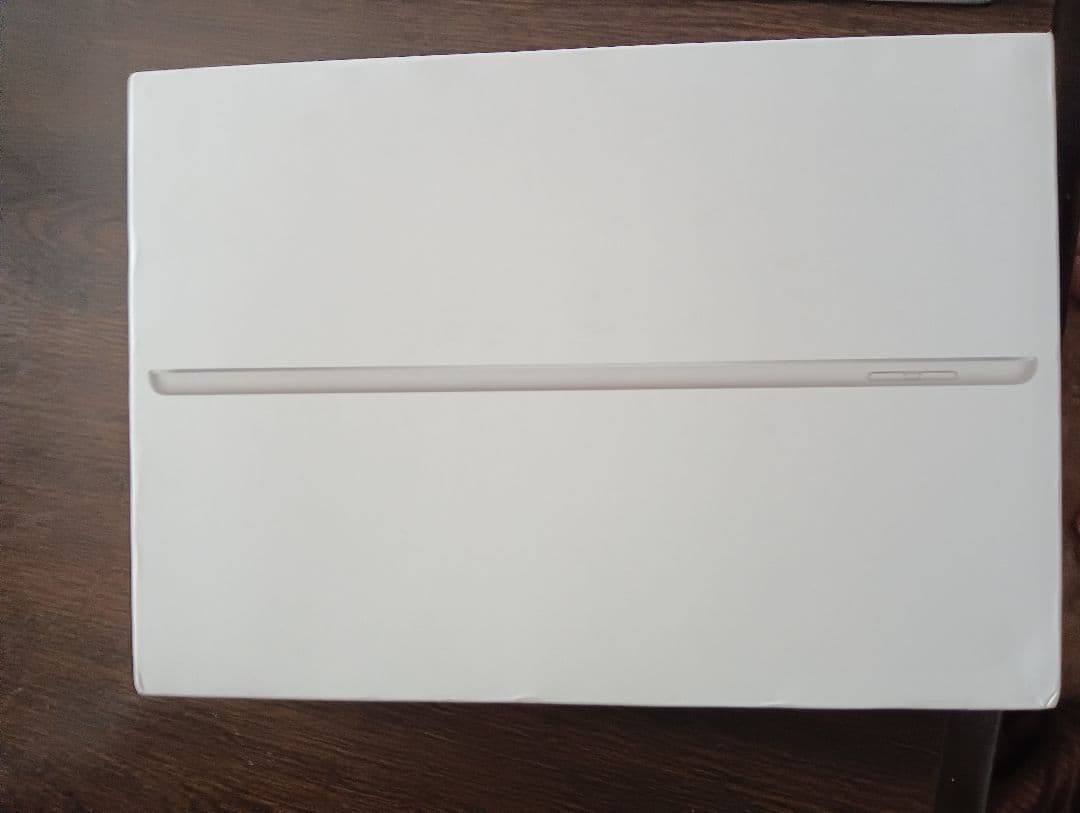 美品　iPad (第8世代)32GB シルバー 本体