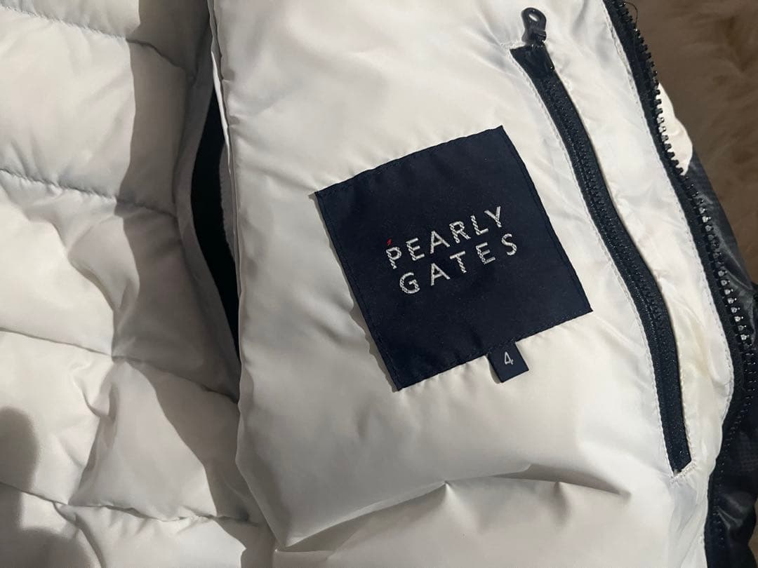 パーリーゲイツ　ダウンジャケットブラック・ホワイト迷彩柄　サイズ4