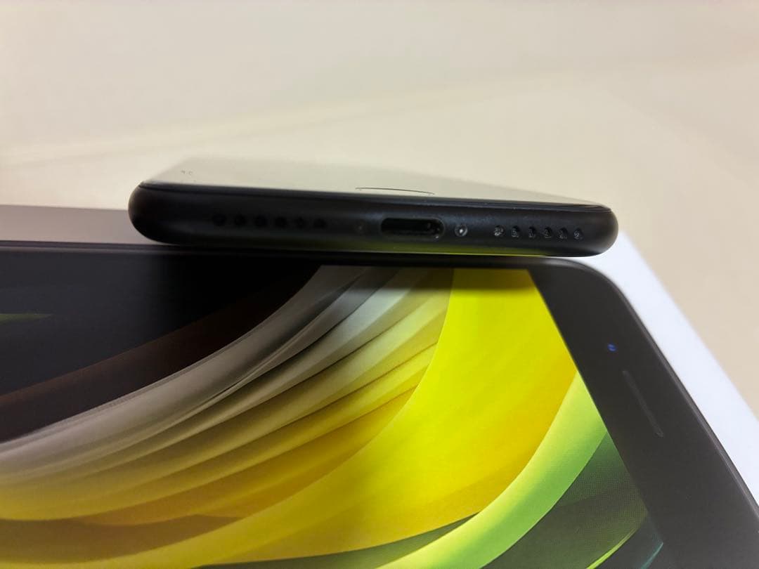 iPhone SE (第2世代) ブラック 64GB SIMフリー