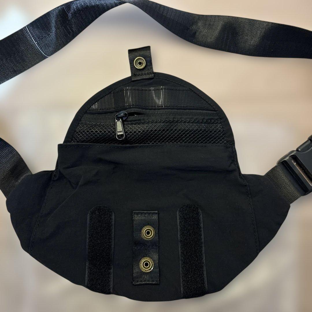 CP companyブラック ナイロン ボディバッグ