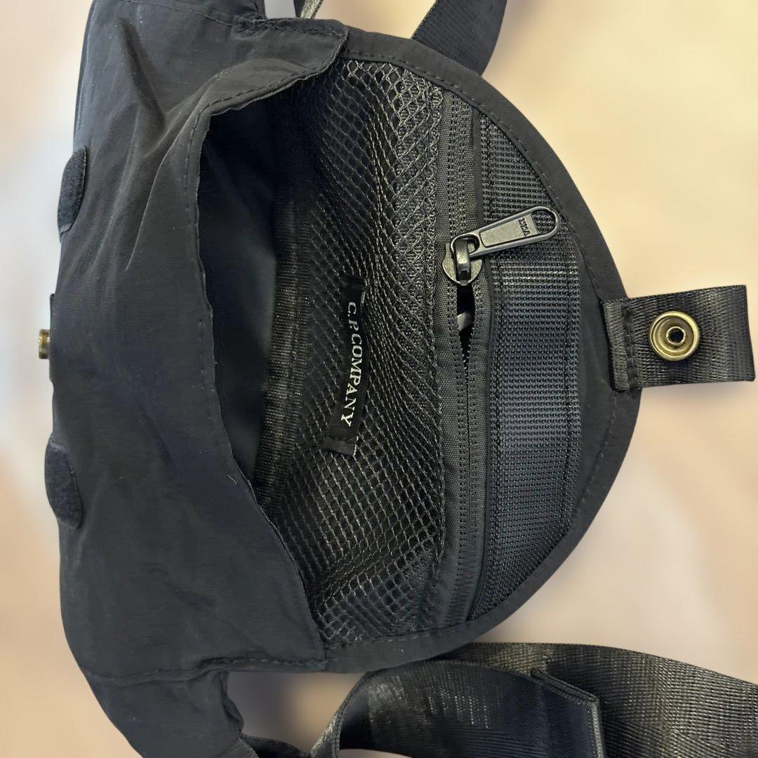 CP companyブラック ナイロン ボディバッグ