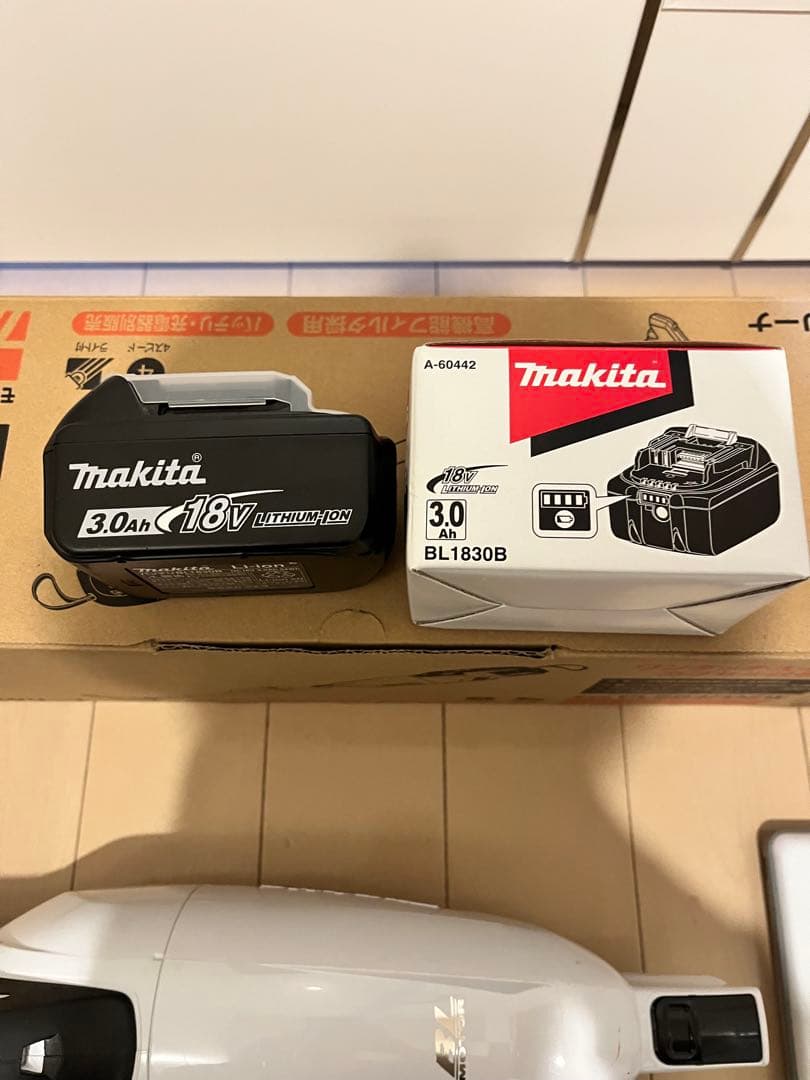 Makita 充電式クリーナー CL284FD 18Vバッテリー付き