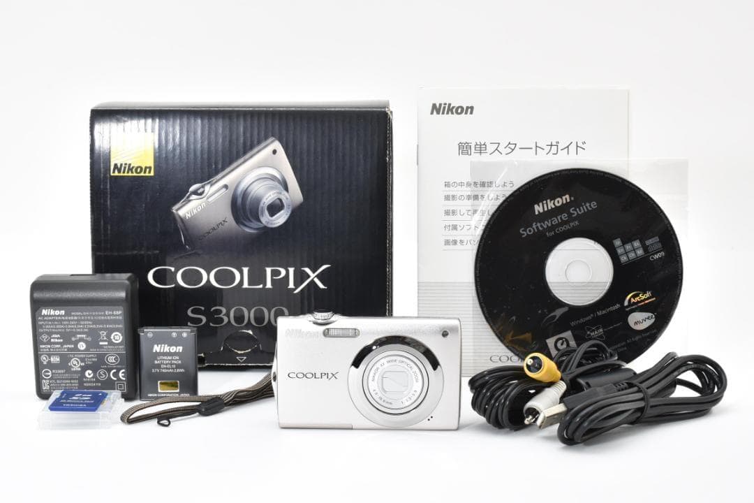 【お値下げ歓迎・美品】　Nikon COOLPIX S3000 シルバー
