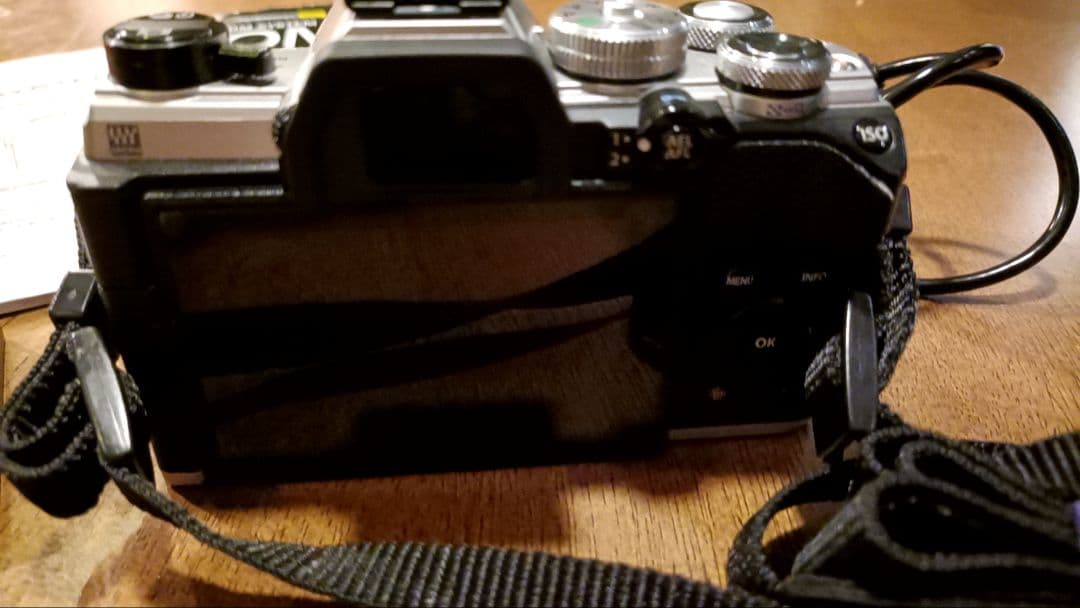 訳あり聾者 om-system OM-5 ミラーレス一眼カメラ オマケ