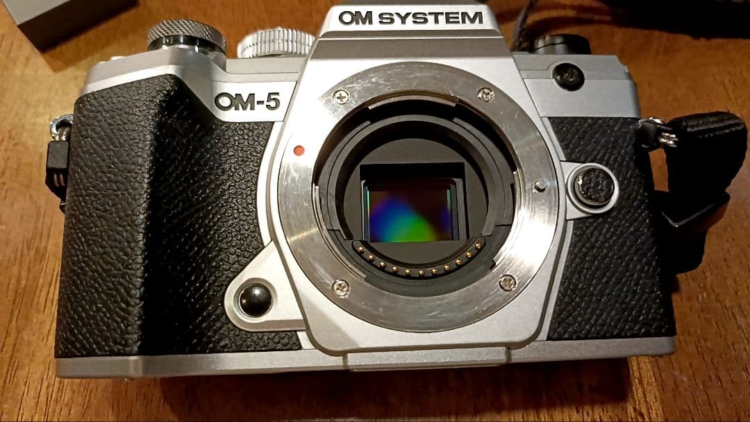訳あり聾者 om-system OM-5 ミラーレス一眼カメラ オマケ