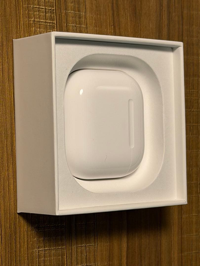 Apple AirPods 4 充電ケース付き（ANC非搭載）