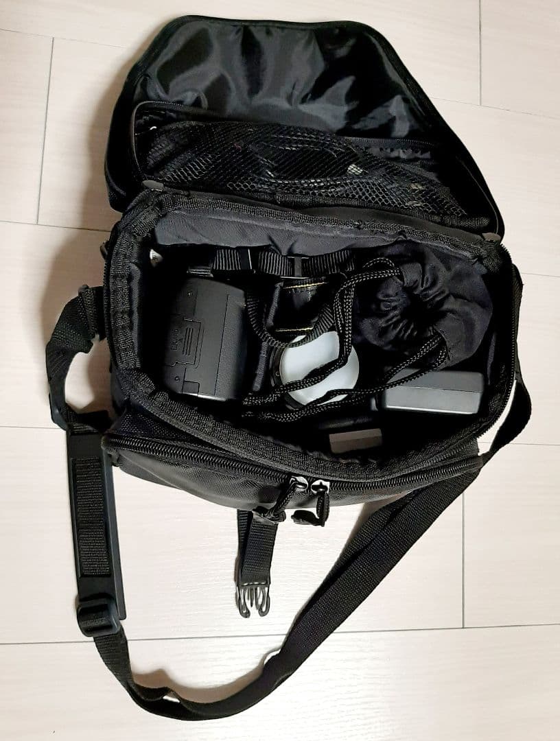 Nikon D5000ダブルズームキット　デジタル一眼レフ　収納バッグ