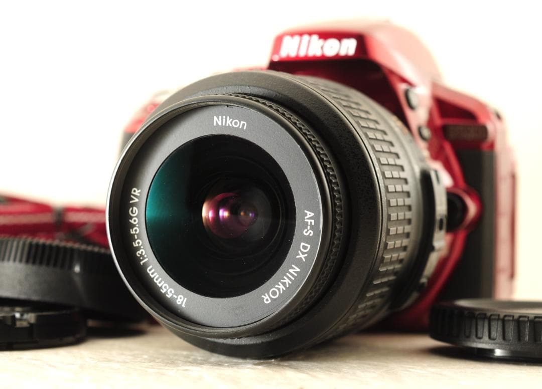 Nikon D5300 レッド デジタルカメラ＆18-55レンズ付き