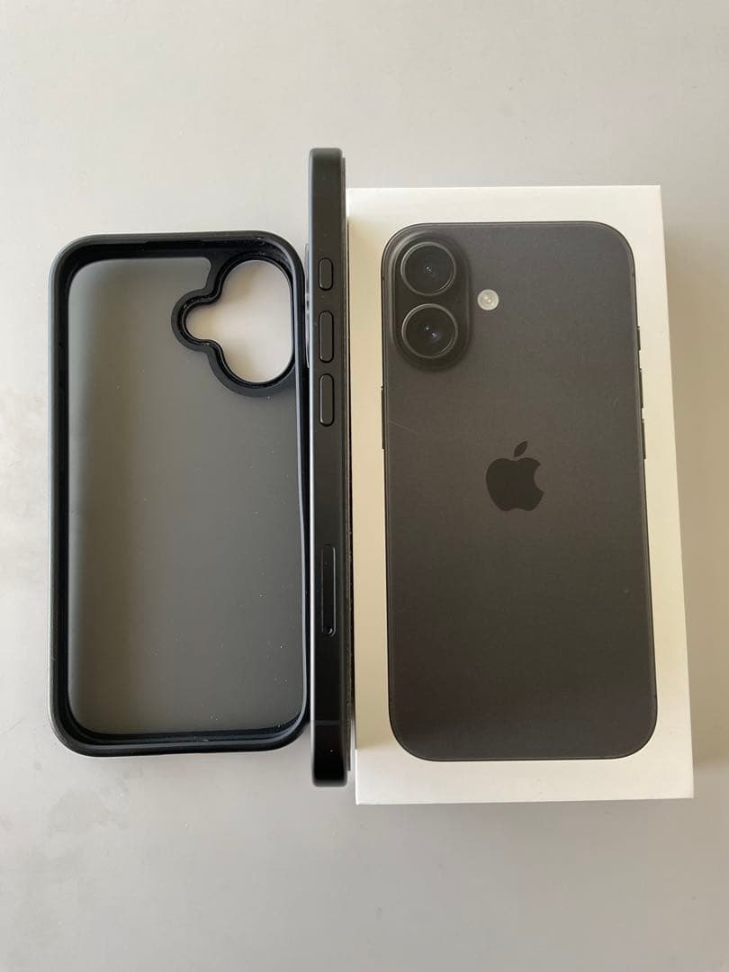 【中古美品】Apple iPhone 16 128Gブラック ケース、フィルム付