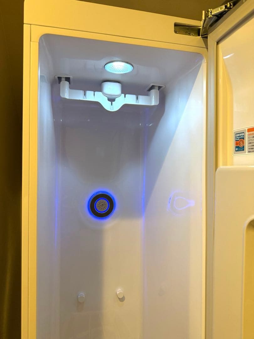 LGスタイラー　(送料込み)【美品】電気式乾燥機 スチーム機能　ズボンプレッサー