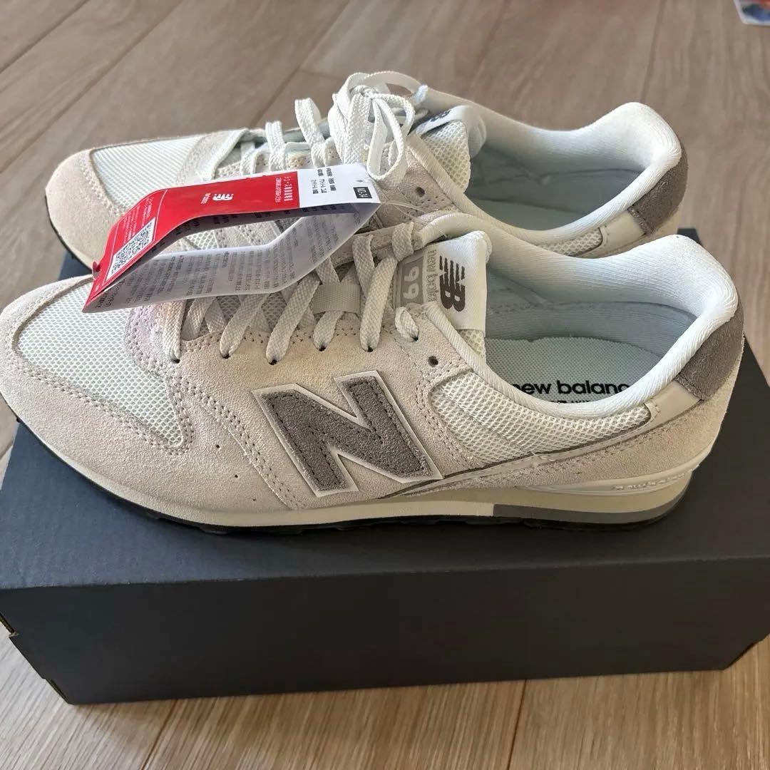 未使用　25.5 New Balance ホワイト スニーカー　ライトグレー
