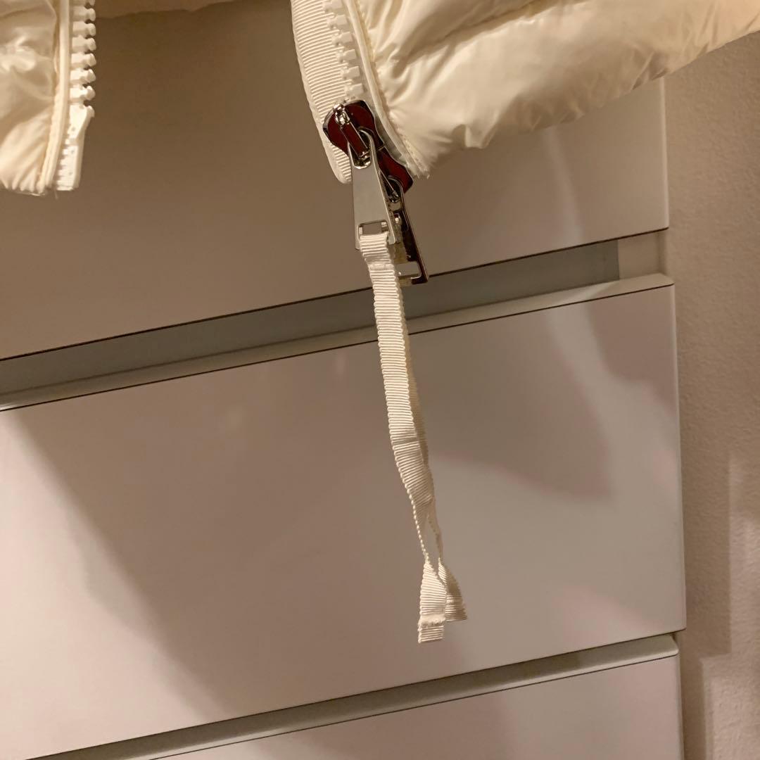 モンクレールホワイト ダウンジャケット