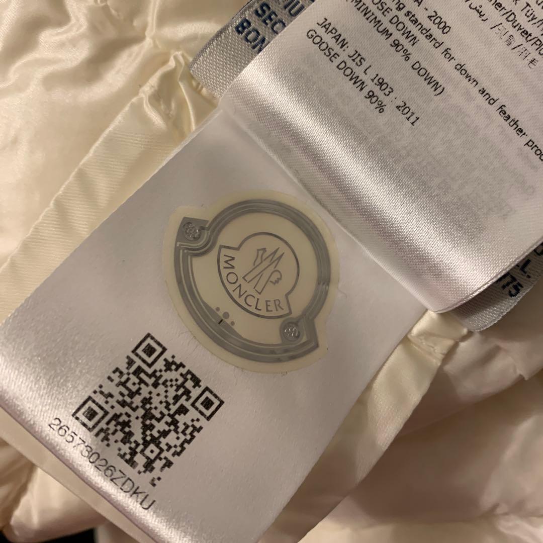モンクレールホワイト ダウンジャケット