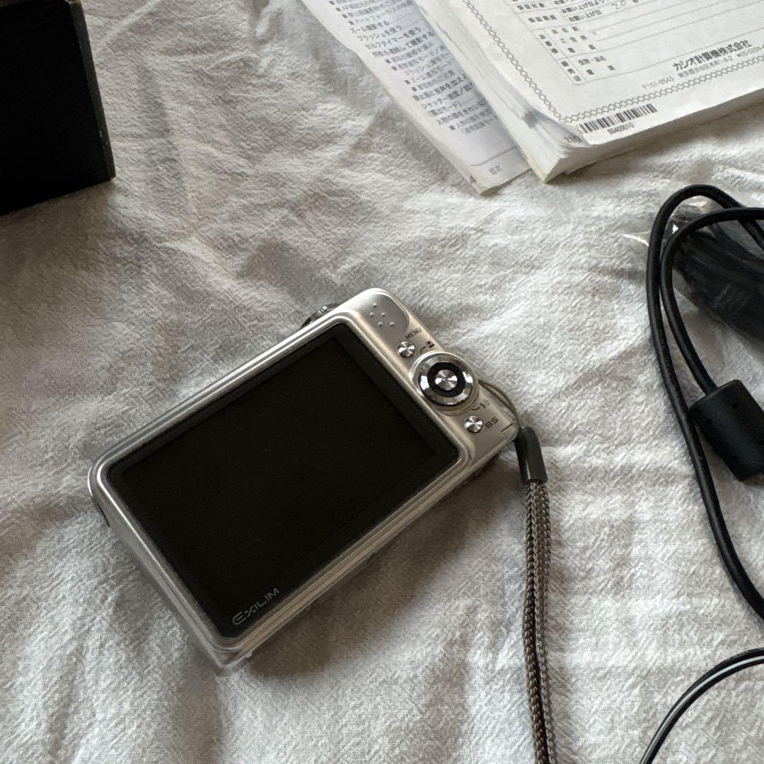 デジタルカメラ CASIO EXILIM EX-Z1200