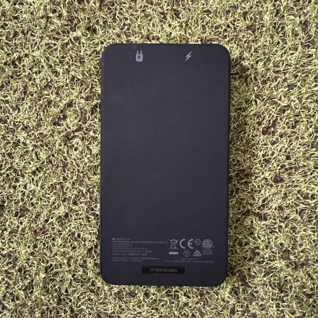 Supreme®/mophie® powerstation wireless