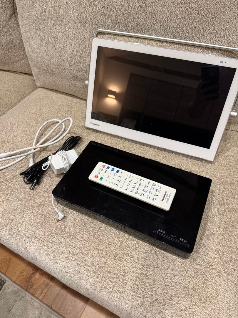 ポータブルテレビ パナソニック　UN-15TD8-W ＋　UN-TD8S
