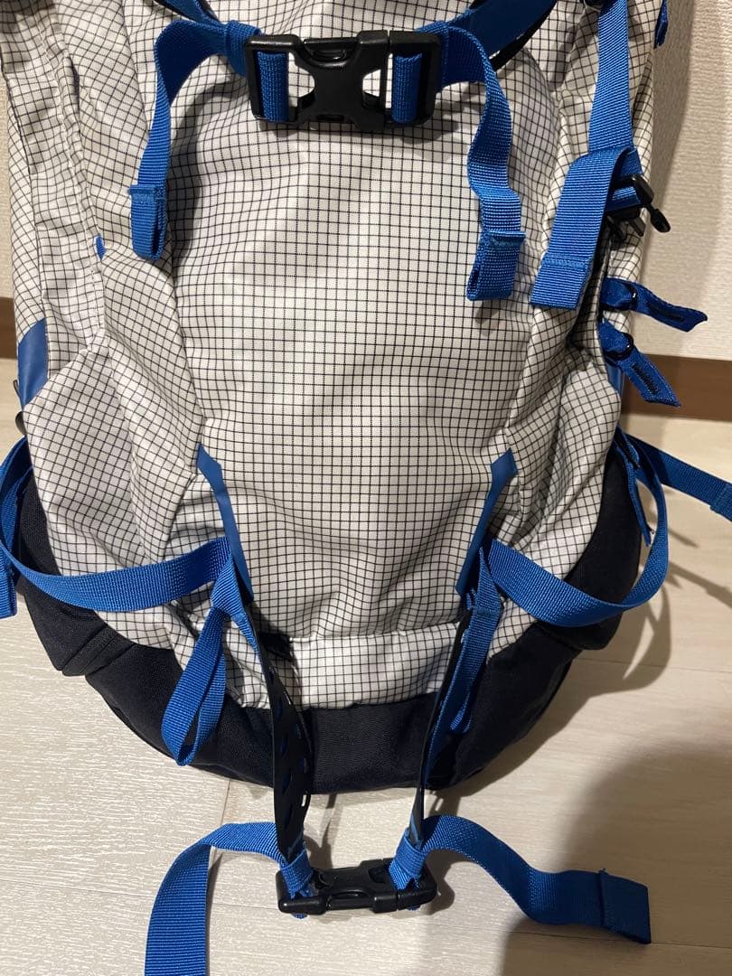 Burton [ak] インクライン 20L バックパック
