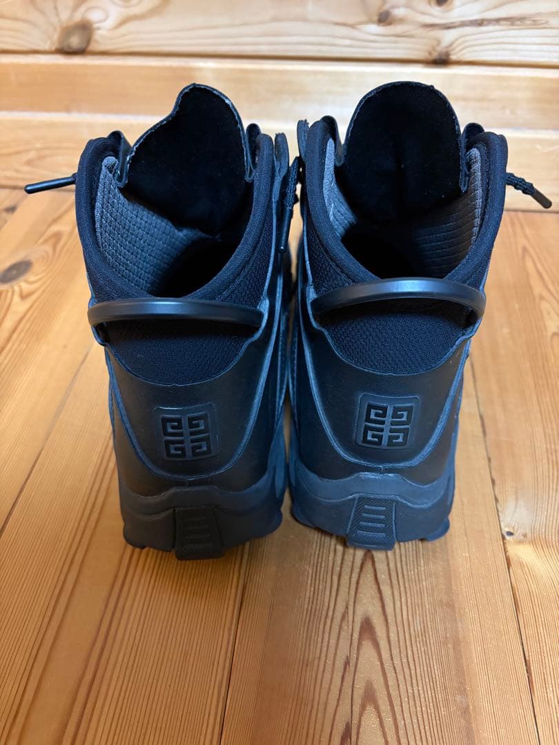 GIVENCHY ブラック スニーカー