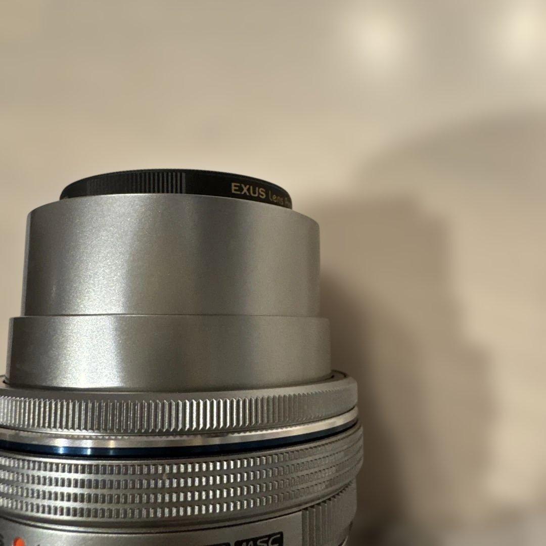 ナ*ラ様 OLYMPUS オリンパス　白　デジタルカメラ小形　軽量