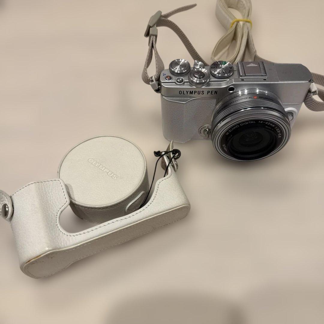 ナ*ラ様 OLYMPUS オリンパス　白　デジタルカメラ小形　軽量