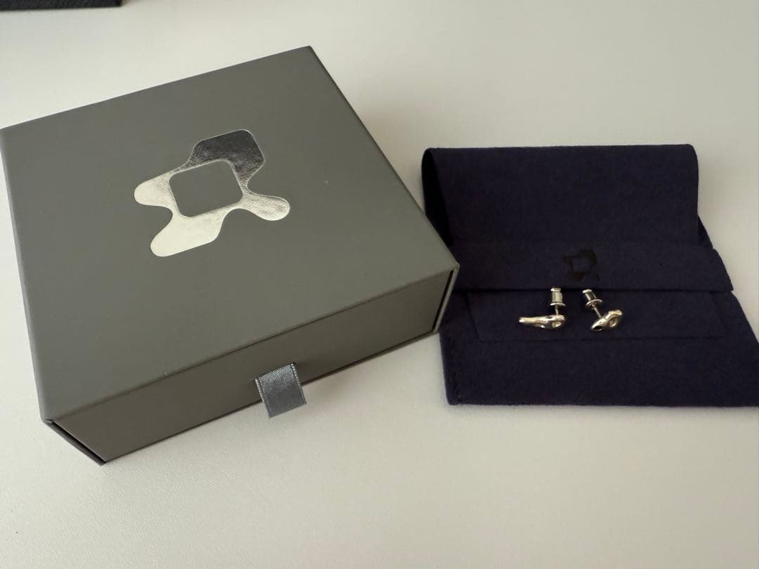 アクセサリー STRONG IRIS EARRINGS ours