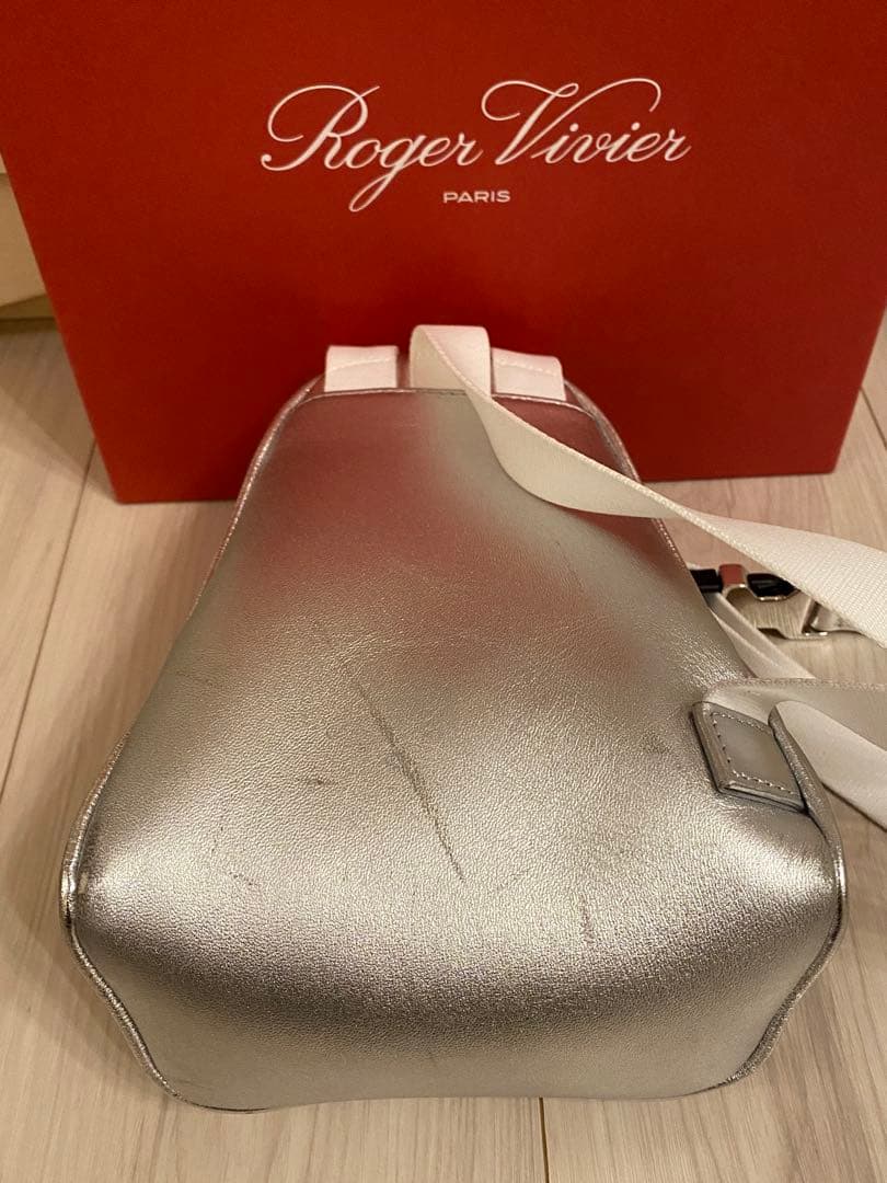 Roger vivier ボディバッグ　シルバー