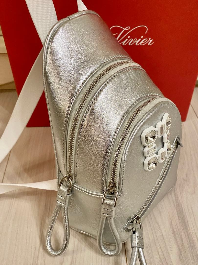 Roger vivier ボディバッグ　シルバー