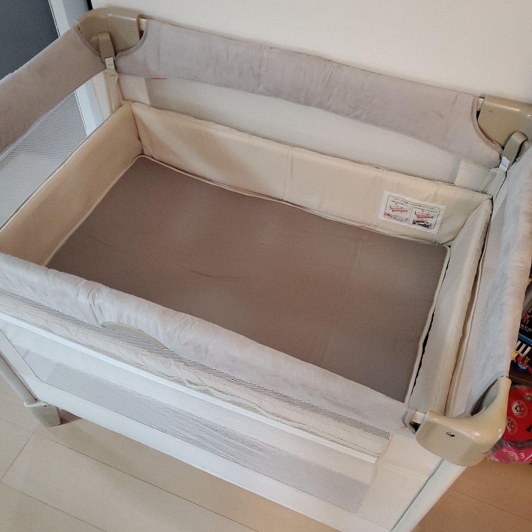 美品 Aprica ココネルエアー プラス AB ベビーベッド ホワイトベージュ