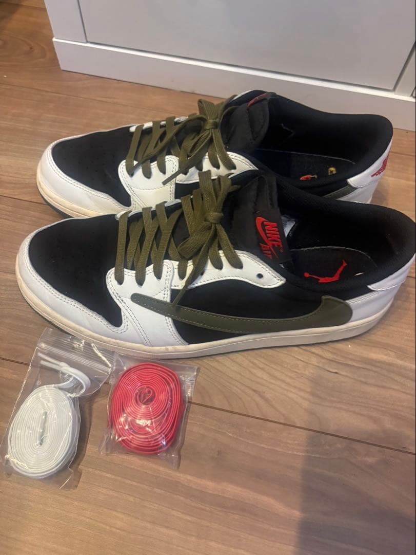 Travis Scott × Nike AJ1 Low OG オリーブ