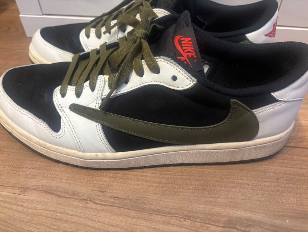 Travis Scott × Nike AJ1 Low OG オリーブ