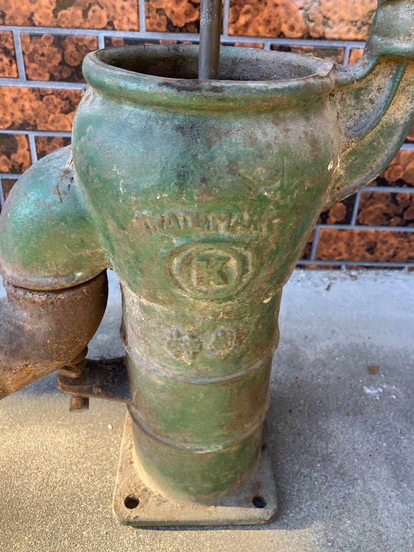 昭和レトロ　古い手押し井戸ポンプ　井戸ポンプ　ジャンクガーデン　ディスプレイ