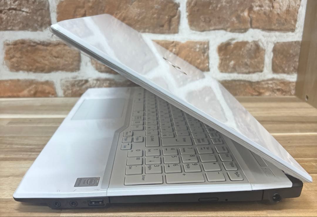 美品 ✨富士通ノートPC Windows11 メモリ8GB Office2021